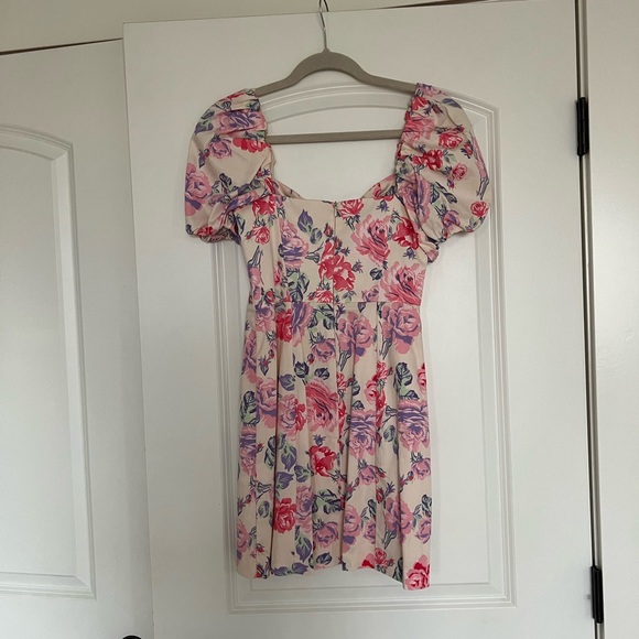 Zara Dresses & Skirts - Floral puff sleeve dress